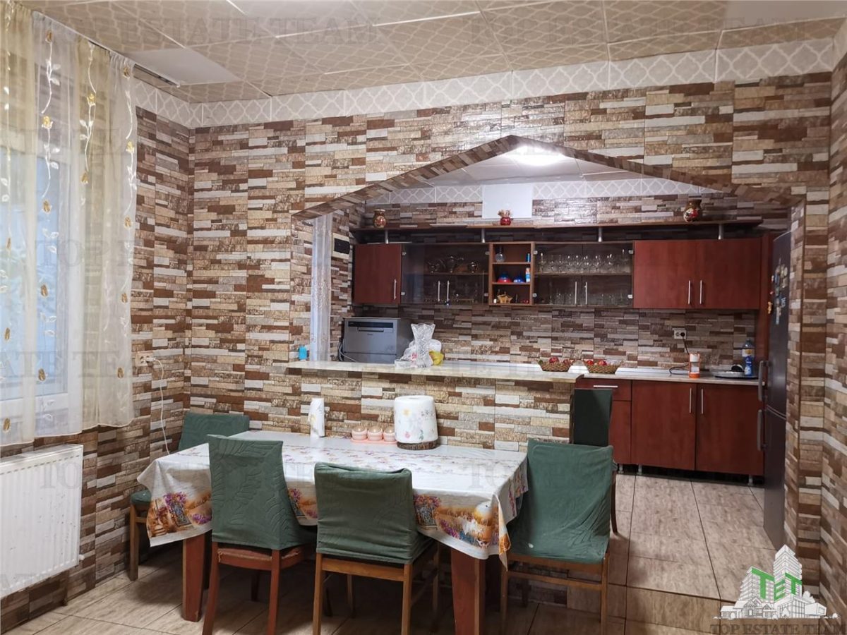 Vila cu etaj in Adunatii Copaceni, p+1+ pod + garaj + anexe, 5 camere, teren 1000mp - foto 4