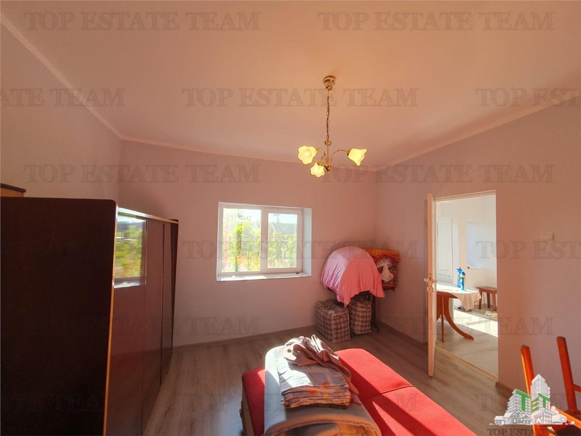 Colt de rai la tara  doua case primitoare livada vie si liniste deplina - foto 2