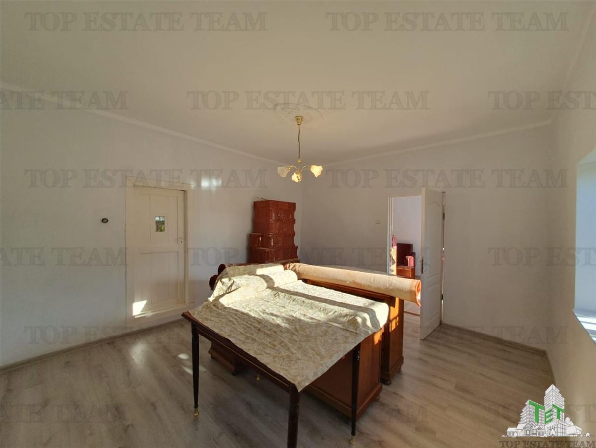 Colt de rai la tara  doua case primitoare livada vie si liniste deplina - foto 5