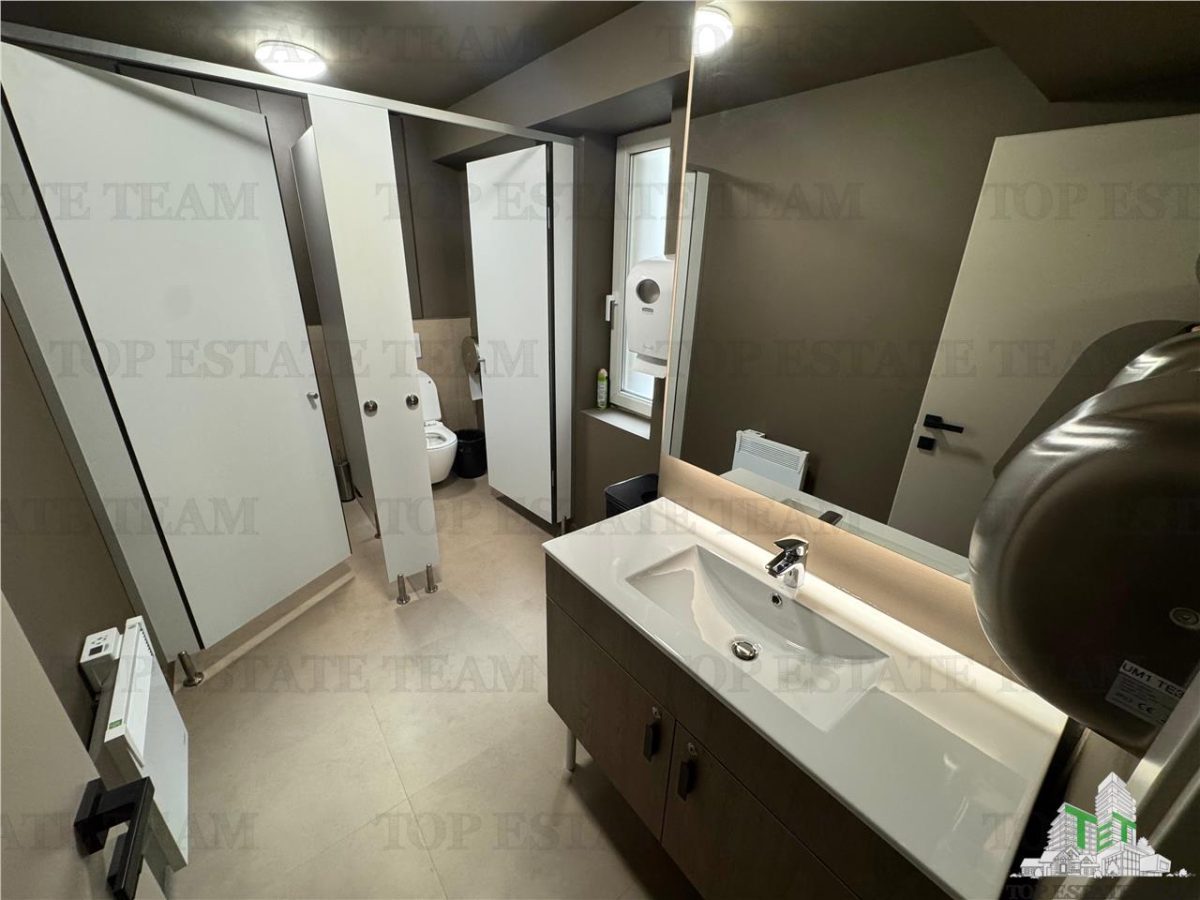 Spatiu comercial / office ultracentral de inchiriat complet utilat/recompartimentare la cerere  + parcari - foto 5