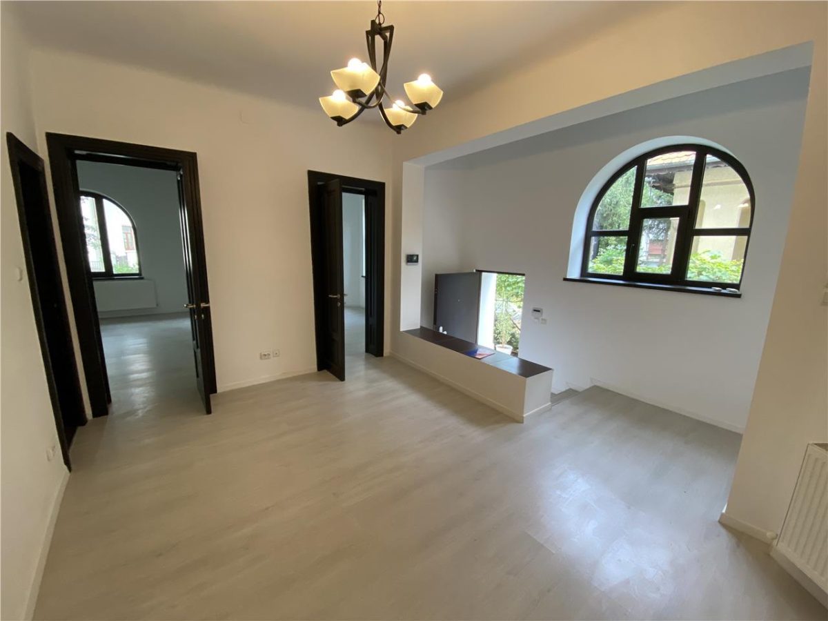 Vila de inchiriat in zona Capitale, office/rezidenta - foto 3