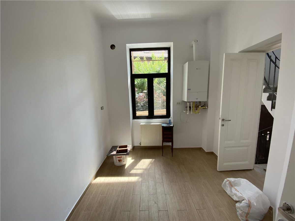 Vila de inchiriat in zona Capitale, office/rezidenta - foto 9