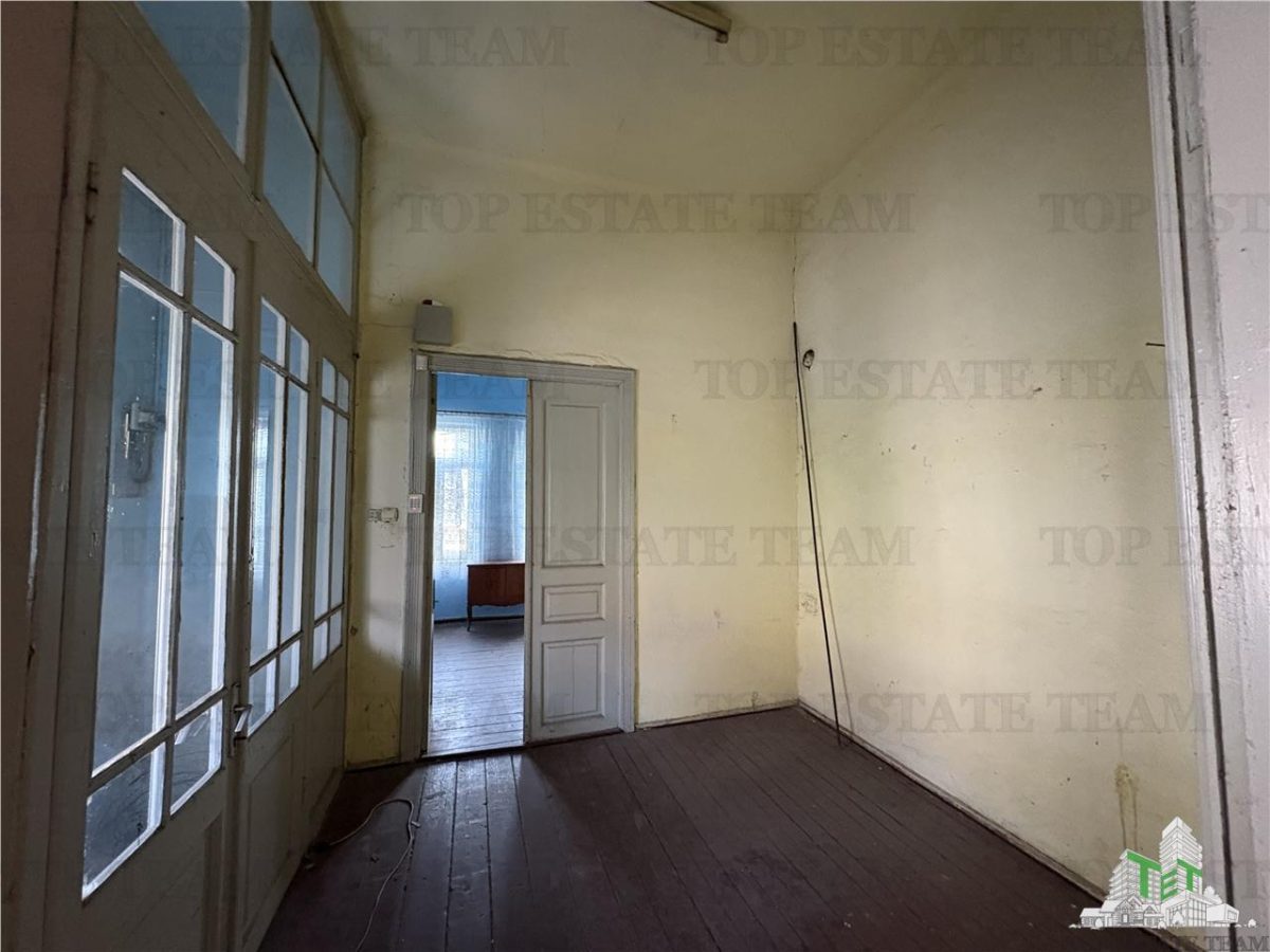 Casa cu farmec istoric, perfecta pentru un proiect de restaurare, zona ICIL, Constanta - foto 11