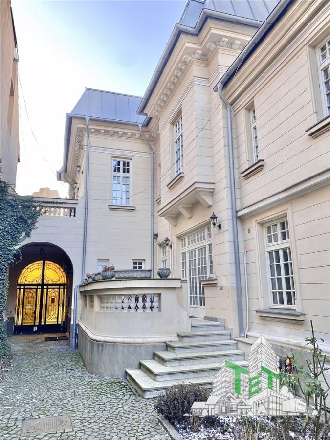 Vanzare vila interbelica reconsolidata si renovata in zona Armeneasca - foto 11