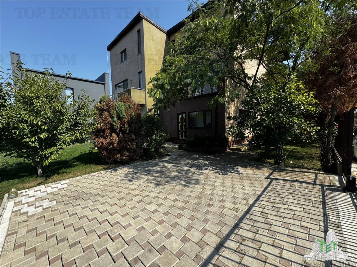 Duplex complet mobilat modern cu terasa si curte generoasa - 