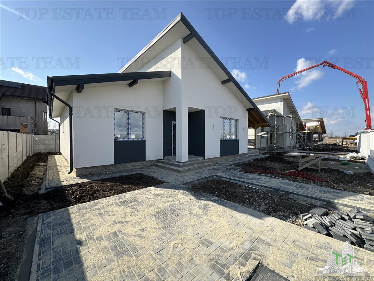 Vila cocheta cu 3 camere, dormitor matrimonall,  incalzire in pardoseala, terasa superba, si pod spatios, Calea Bucuresti , 15 minute de  metrou Pacii - 