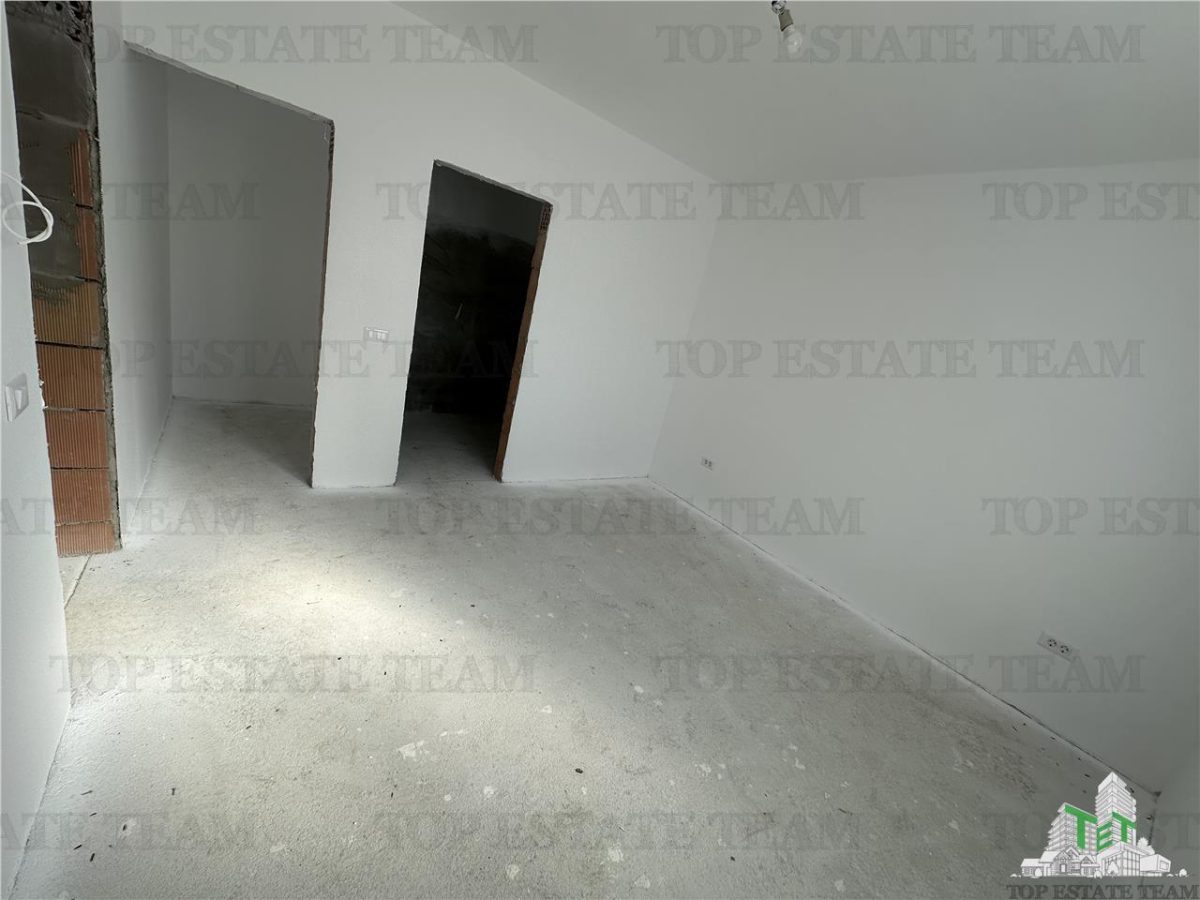 Vila cocheta cu 3 camere, dormitor matrimonall,  incalzire in pardoseala, terasa superba, si pod spatios, Calea Bucuresti , 15 minute de  metrou Pacii - foto 11