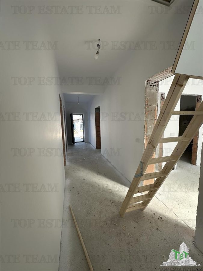 Vila cocheta cu 3 camere, dormitor matrimonall,  incalzire in pardoseala, terasa superba, si pod spatios, Calea Bucuresti , 15 minute de  metrou Pacii - foto 18