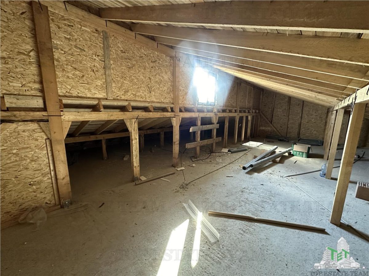 Vila cocheta cu 3 camere, dormitor matrimonall,  incalzire in pardoseala, terasa superba, si pod spatios, Calea Bucuresti , 15 minute de  metrou Pacii - foto 20