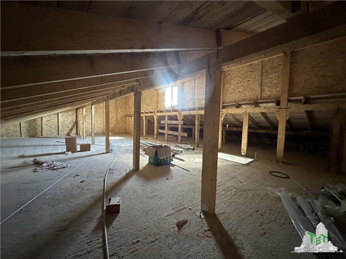 Vila cocheta cu 3 camere, dormitor matrimonall,  incalzire in pardoseala, terasa superba, si pod spatios, Calea Bucuresti , 15 minute de  metrou Pacii - foto 21