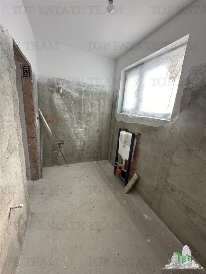Vila cocheta cu 3 camere, dormitor matrimonall,  incalzire in pardoseala, terasa superba, si pod spatios, Calea Bucuresti , 15 minute de  metrou Pacii - foto 9