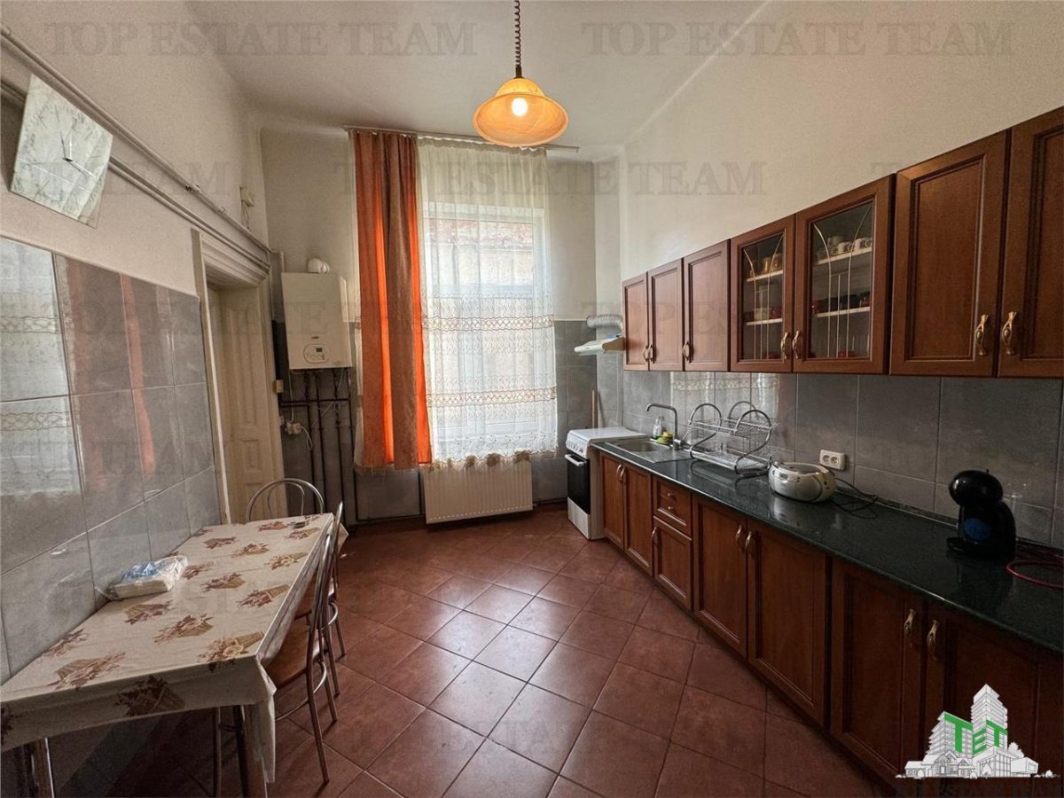 Apartament cu 4 camere  de vanzare, Ultracentral,  Kogalniceanu, curte si pod - foto 11