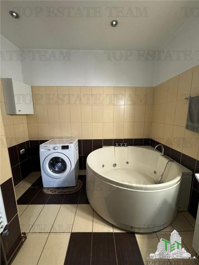 Apartament cu 4 camere  de vanzare, Ultracentral,  Kogalniceanu, curte si pod - foto 13