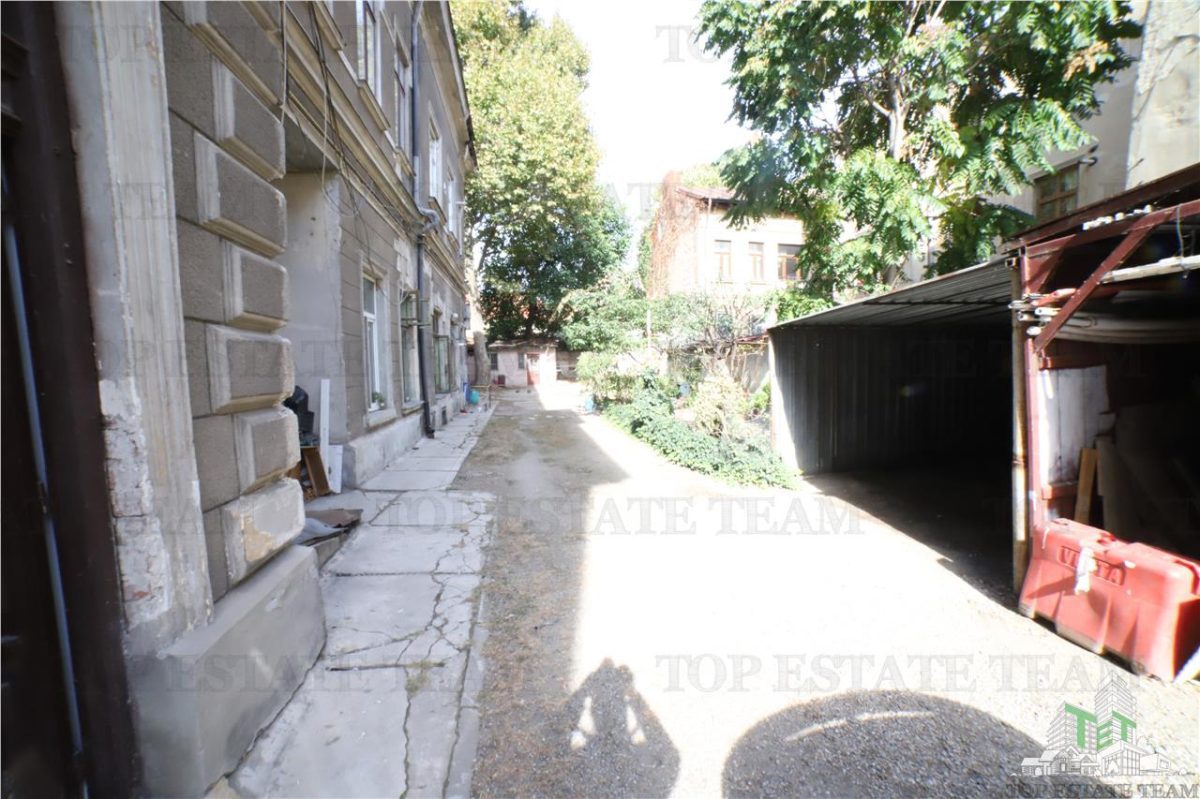 Apartament cu 4 camere  de vanzare, Ultracentral,  Kogalniceanu, curte si pod - foto 15
