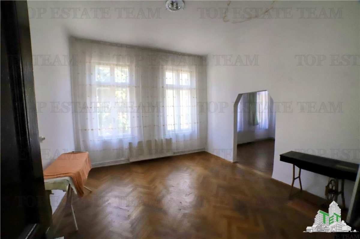 Apartament cu 4 camere  de vanzare, Ultracentral,  Kogalniceanu, curte si pod - foto 6