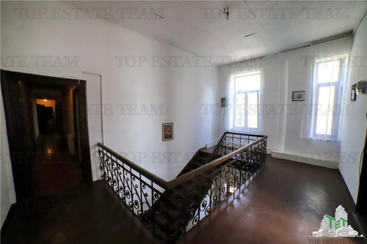 Apartament cu 4 camere  de vanzare, Ultracentral,  Kogalniceanu, curte si pod - foto 8