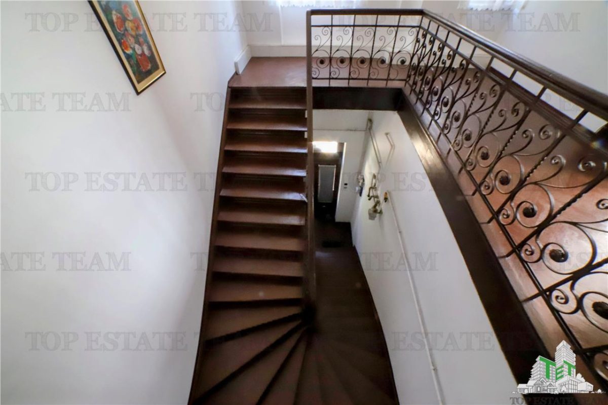 Apartament cu 4 camere  de vanzare, Ultracentral,  Kogalniceanu, curte si pod - foto 9