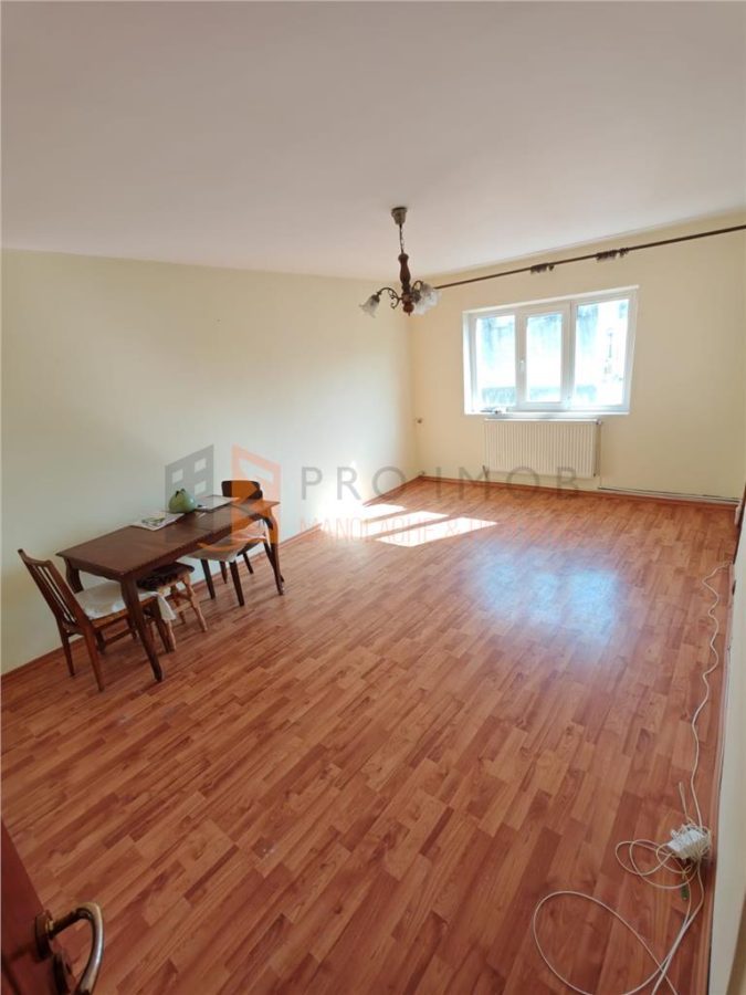 Apartament 3 camere cf 1 decomandat zona Unirii-Centru - Buzau