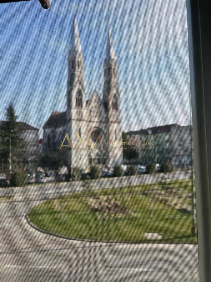 Vanzare apartament 4 camere - foto 2