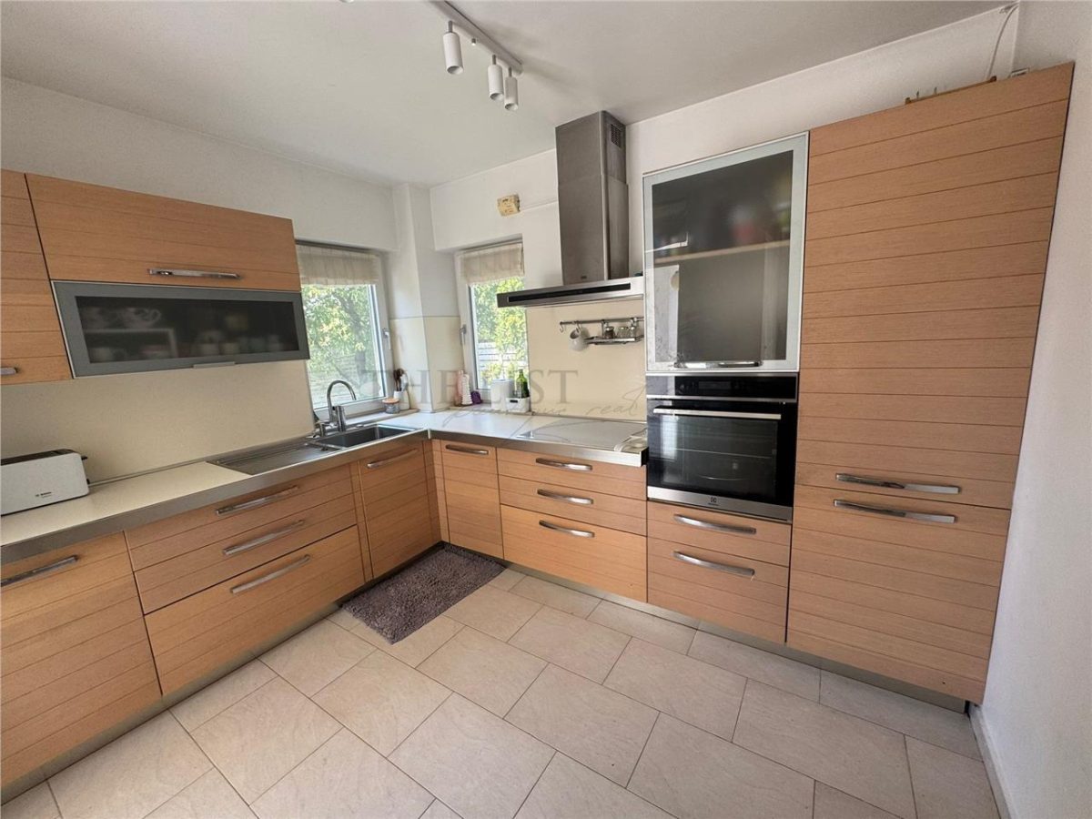 Vila 5 camere cu curte matura in Otopeni - foto 14