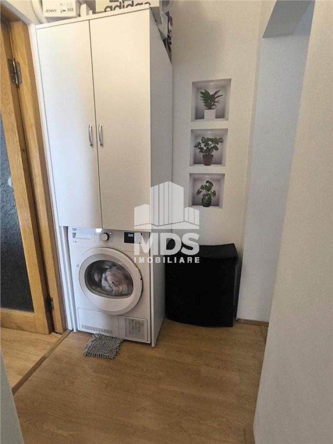 Decomandat la etaj 2, mobilat si utilat - foto 3