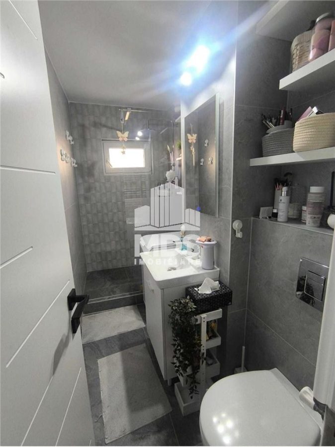 Decomandat la etaj 2, mobilat si utilat - foto 6