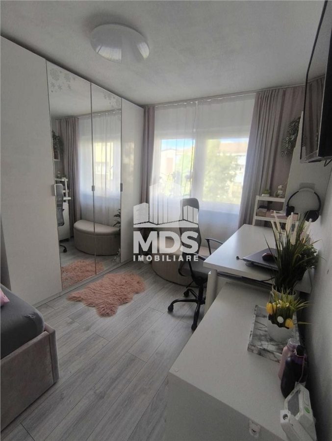 Decomandat la etaj 2, mobilat si utilat - foto 7