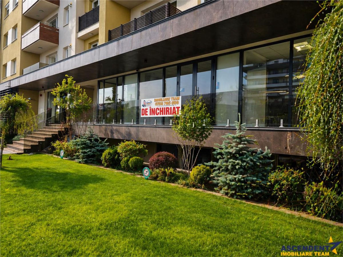 Spatiu comercial luminos, 192 mp, vitrina mare, acces dublu, parcari, Tractorul, Brasov - foto 1