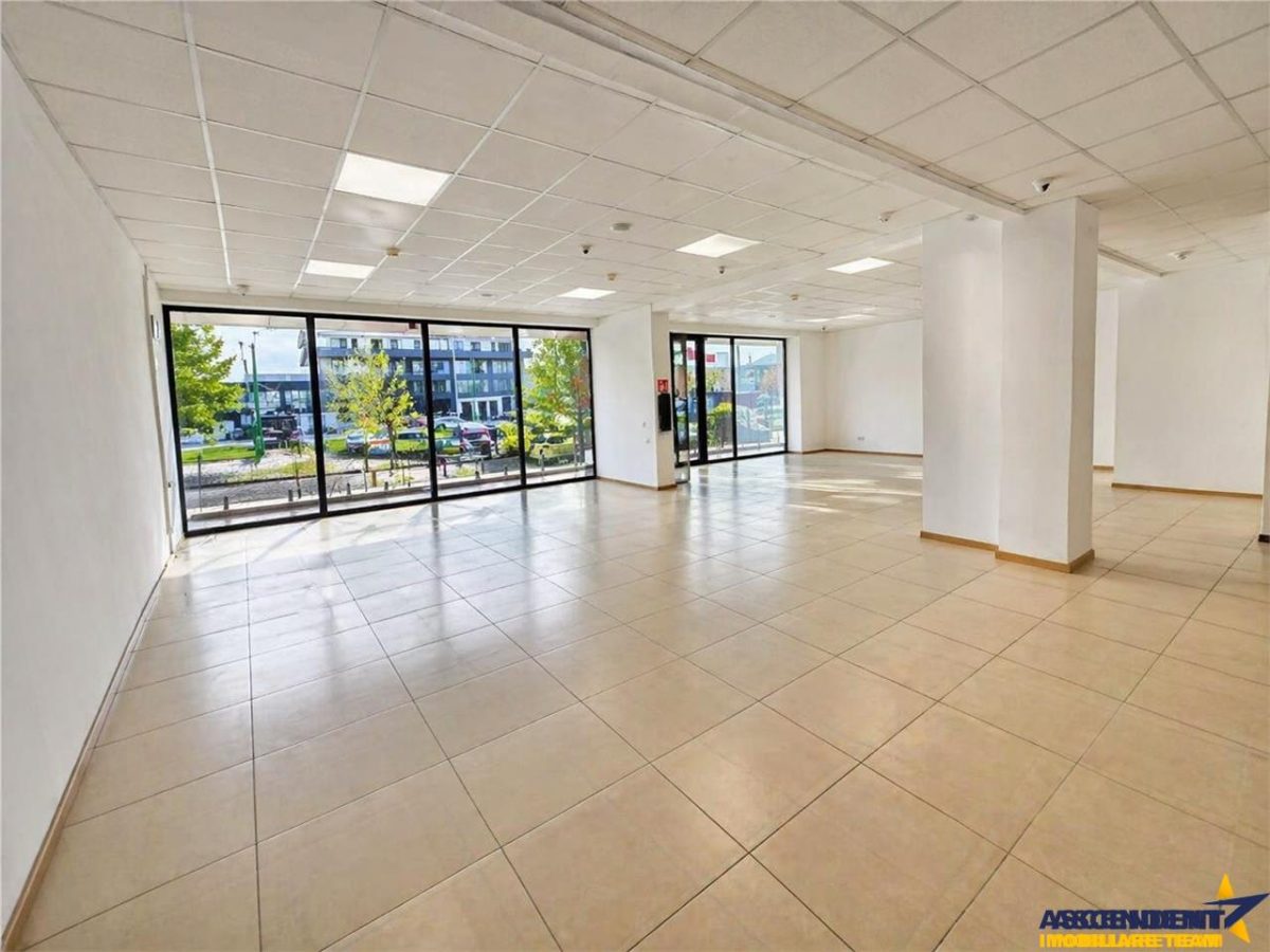 Spatiu comercial luminos, 192 mp, vitrina mare, acces dublu, parcari, Tractorul, Brasov - foto 2