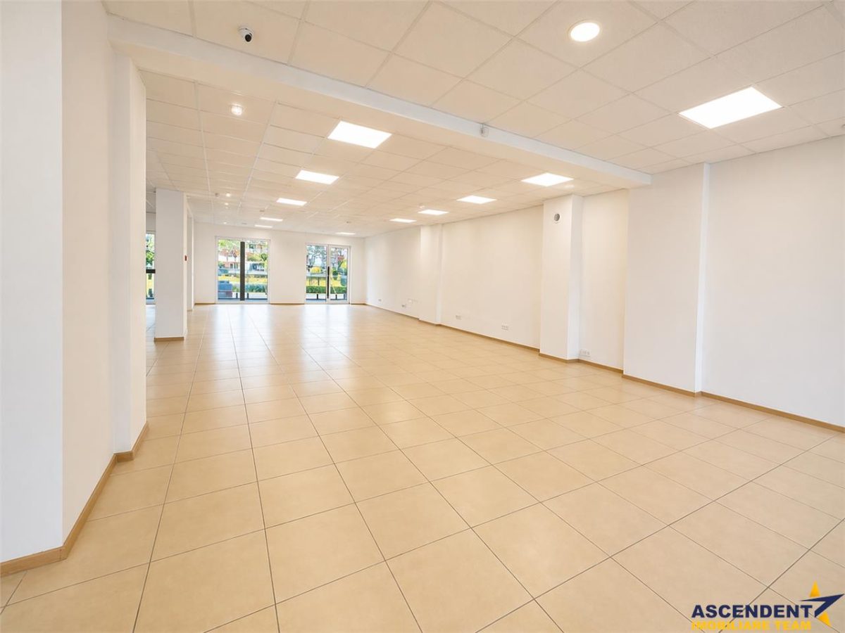 Spatiu comercial luminos, 192 mp, vitrina mare, acces dublu, parcari, Tractorul, Brasov - foto 4