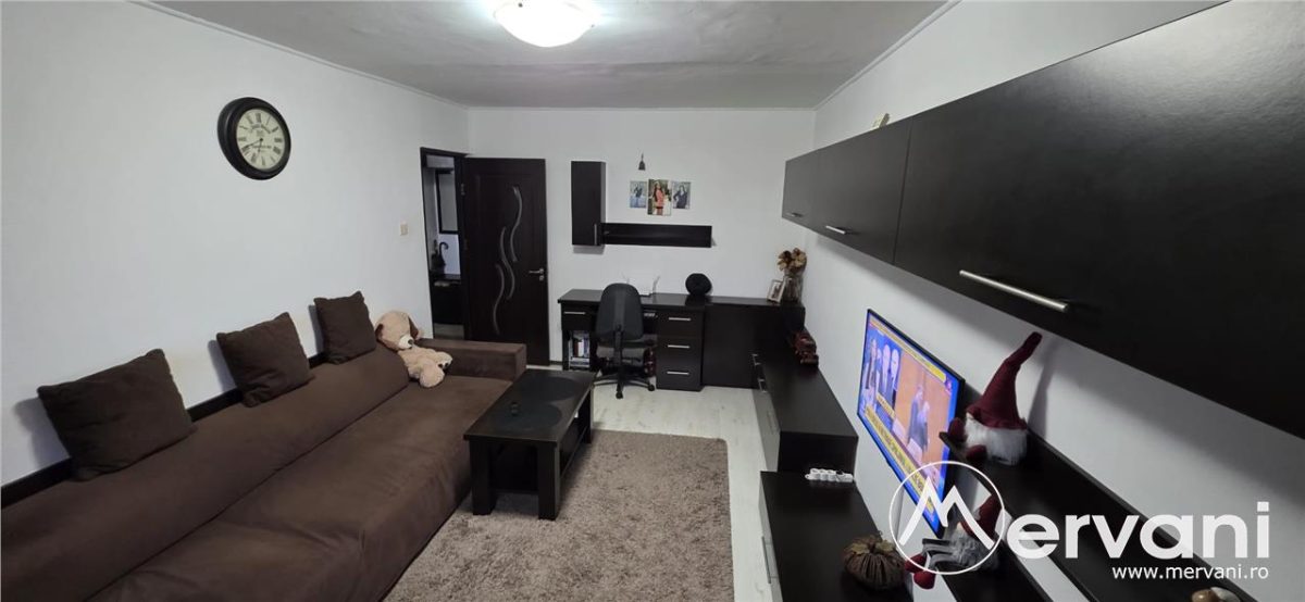 Apartament cu 2 camere de vânzare în Câmpina, zonă Central - foto 2