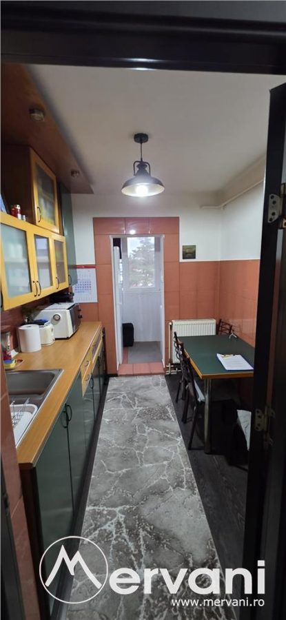 Apartament cu 2 camere de vânzare în Câmpina, zonă Central - foto 5