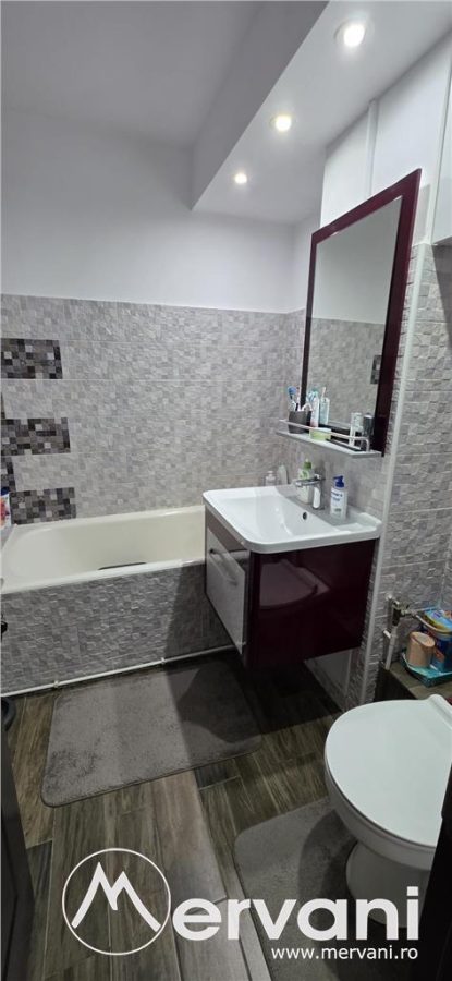 Apartament cu 2 camere de vânzare în Câmpina, zonă Central - foto 9