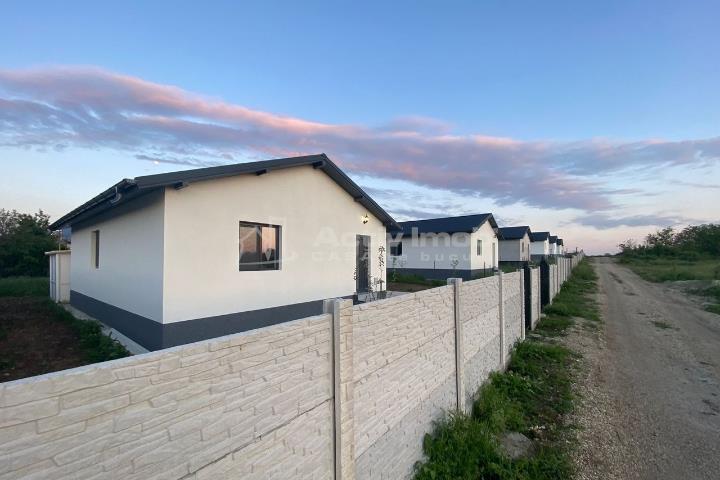 Casa pe parter cu 3 camere-Mutare imediata -Teren 800 mp-Asfalt - foto 4