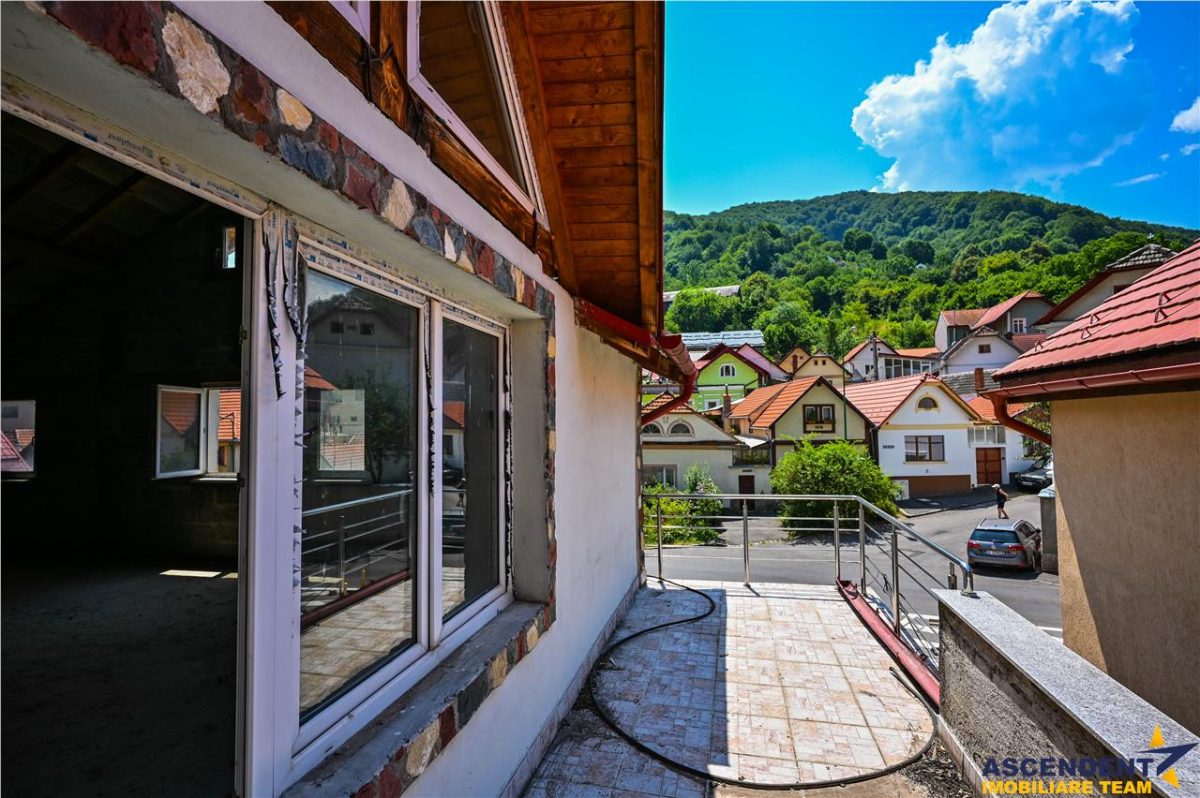 FILM! Oportunitate rezidential/ investitionala in Centrul Istoric Medieval al Brasovului. - foto 6