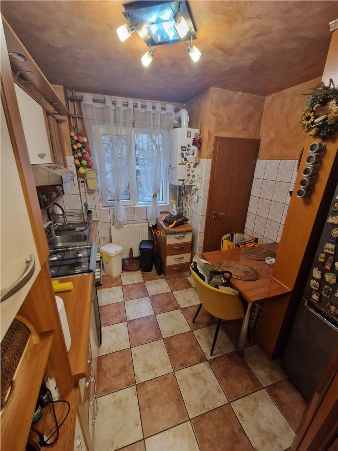 Decomandat 4 camere etaj 1 Circumvalatiunii/Iulius Town - Timisoara