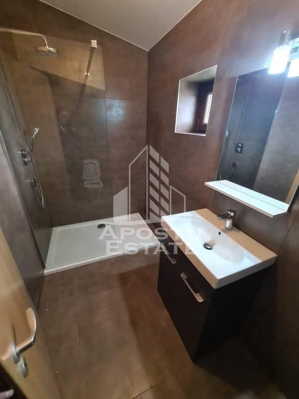 Jumatate de duplex de inchiriat, curte proprie, Ghiroda - foto 11