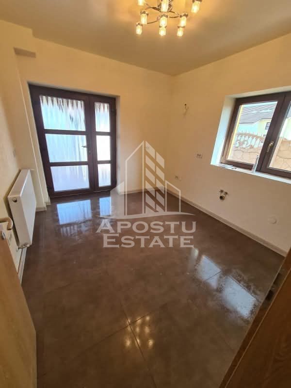 Jumatate de duplex de inchiriat, curte proprie, Ghiroda - foto 4