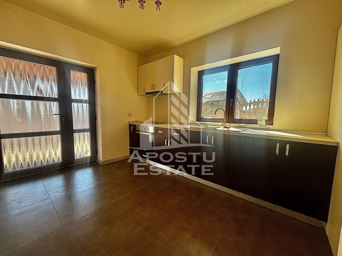 Jumatate de duplex de inchiriat, curte proprie, Ghiroda - foto 7