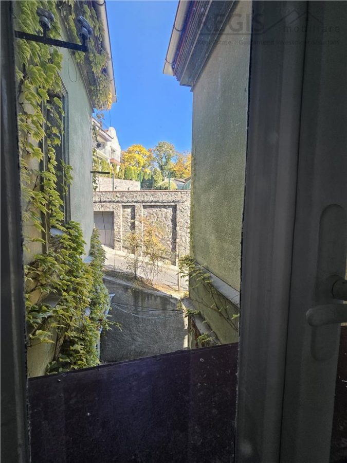 Studio Livada Postei  ULTRACENTRAL Brasov cu parcare, beci si anexa - foto 14