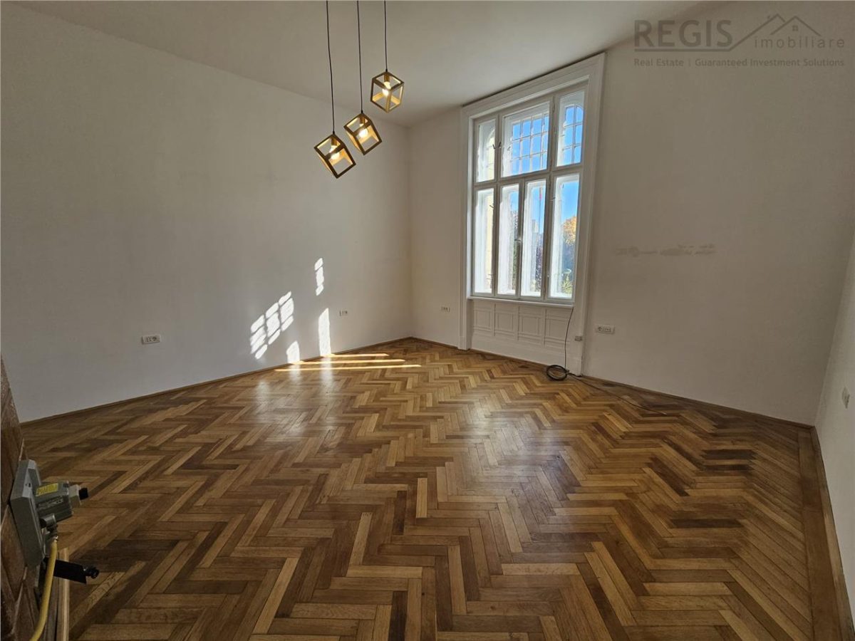 Studio Livada Postei  ULTRACENTRAL Brasov cu parcare, beci si anexa - foto 3