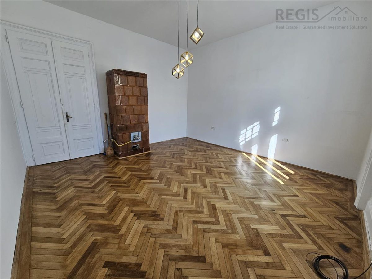 Studio Livada Postei  ULTRACENTRAL Brasov cu parcare, beci si anexa - foto 4