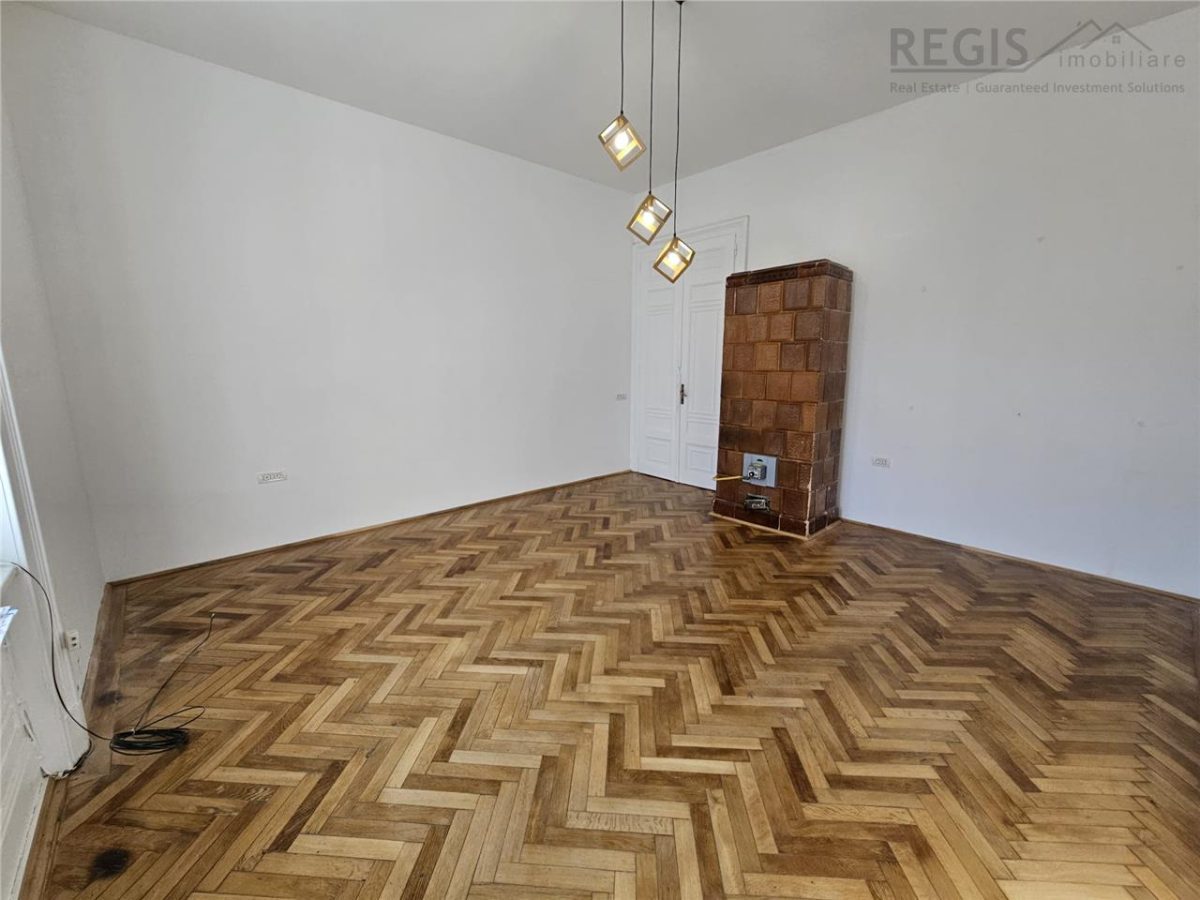 Studio Livada Postei  ULTRACENTRAL Brasov cu parcare, beci si anexa - foto 5