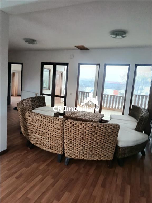 Vila de vanzare cu acces la padurea Izvorani in spatele casei si aproape de centrul comercial Ciolpani - Ciolpani