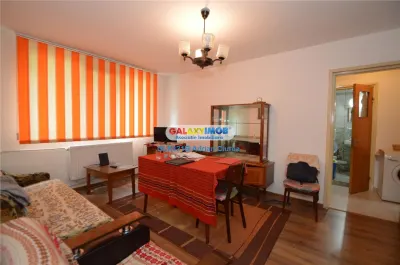Rahova | Alexandriei | Antiaeriana | Scoala Nr. 131 | Balcon - foto 3