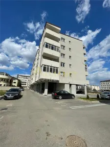 Apartament cu 3 camere | decomandat - SECTOR 4 - - foto 2