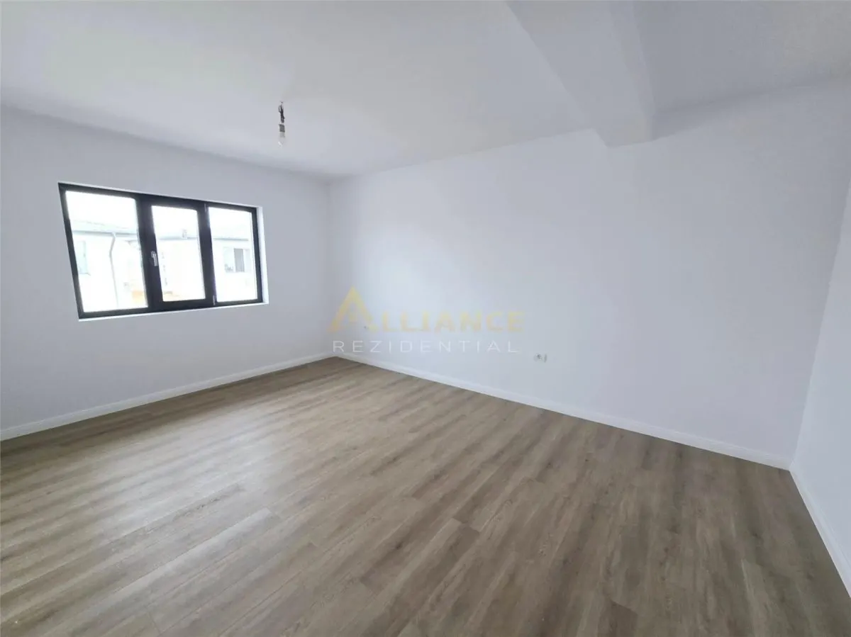 Vila individuala- 4 camere- panouri solare- 800m de STV - foto 4