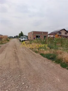 Teren 330 mp,la 250-300 m de alte case.Zona in dezvoltare. - foto 4