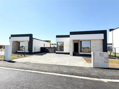 Casa individuala | Parter | 3-4 camere | 2 bai | Ansamblu rezidential - Berceni