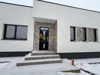 Casa individuala parter 3 camere 2 bai + dressing - foto 1